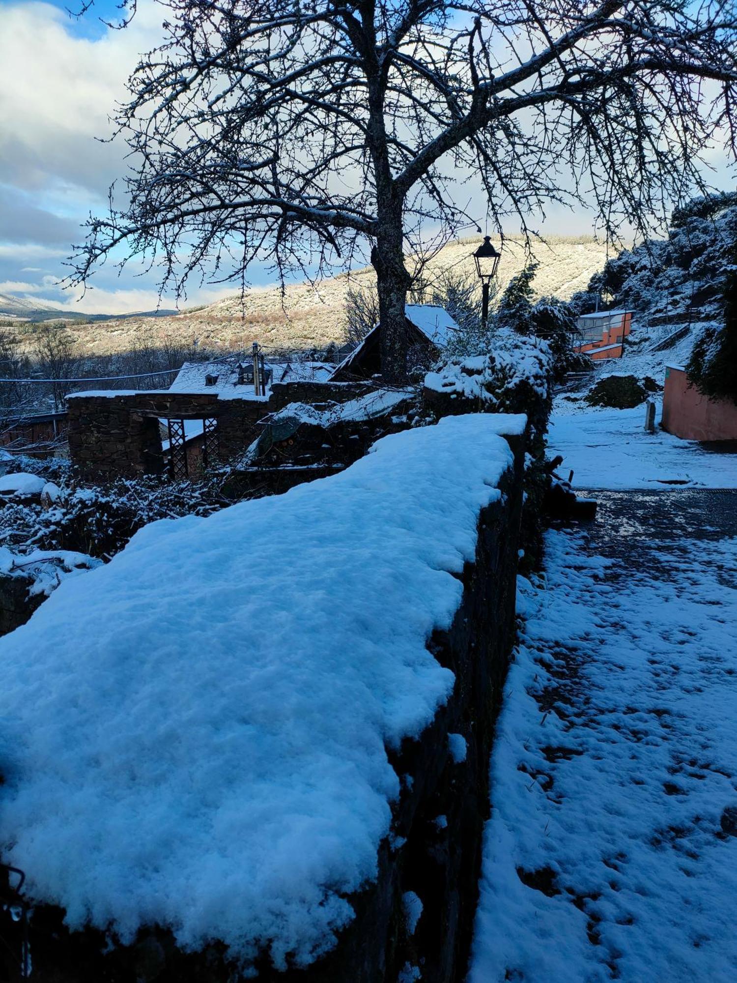 Casa De Turismo Rural Sardom3 Bembibre  Екстериор снимка